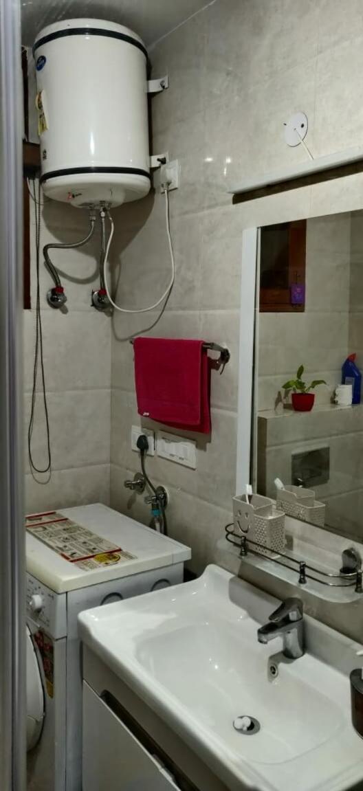 2Bhk Furnished Apartment/Near Kasauli/Barog/Luv Fun & Adventure Solan Ngoại thất bức ảnh